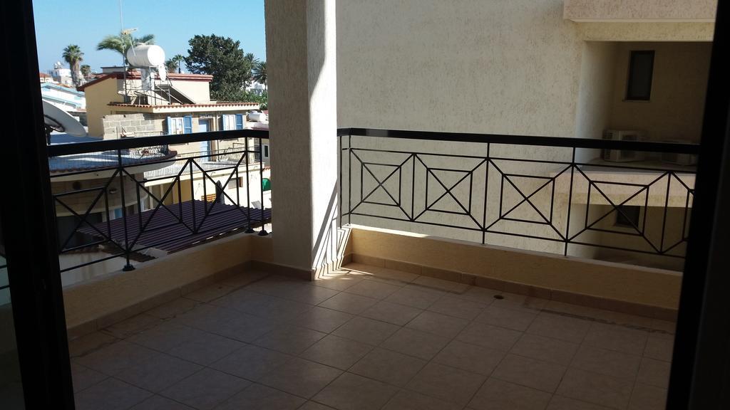 202 Mandritis Court Larnaca Exterior photo