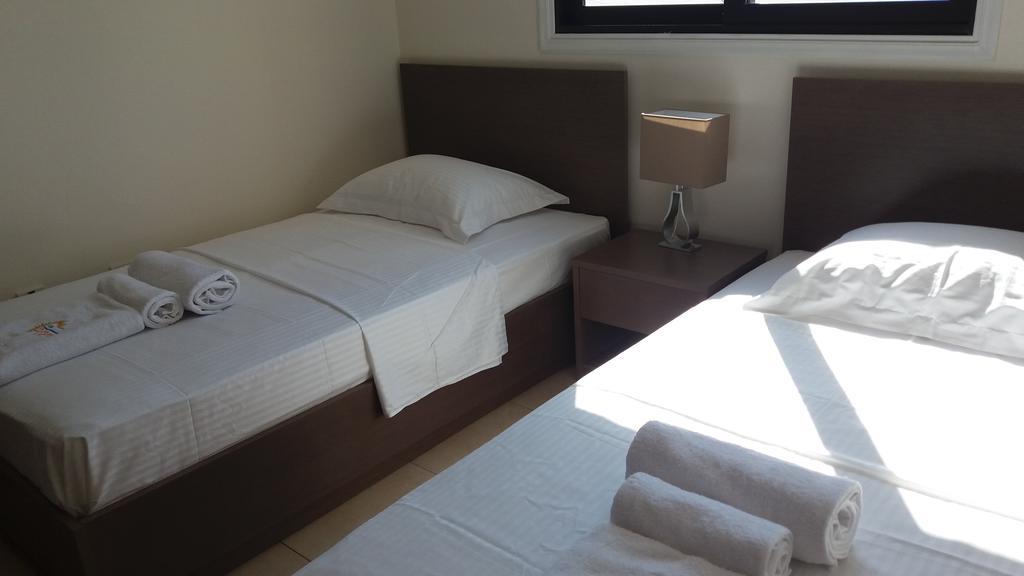 202 Mandritis Court Larnaca Exterior photo